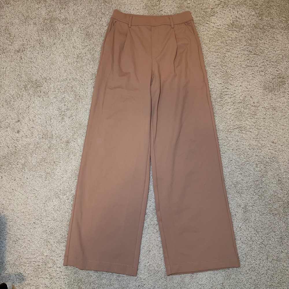 NWT Halara stretchy work/athleisure pants